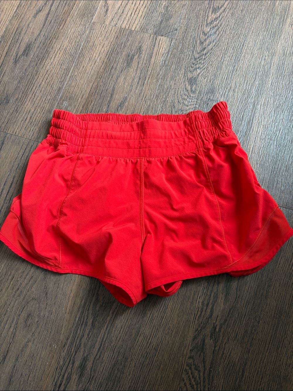 Lululemon hotty hot high rise 2.5 inch shorts